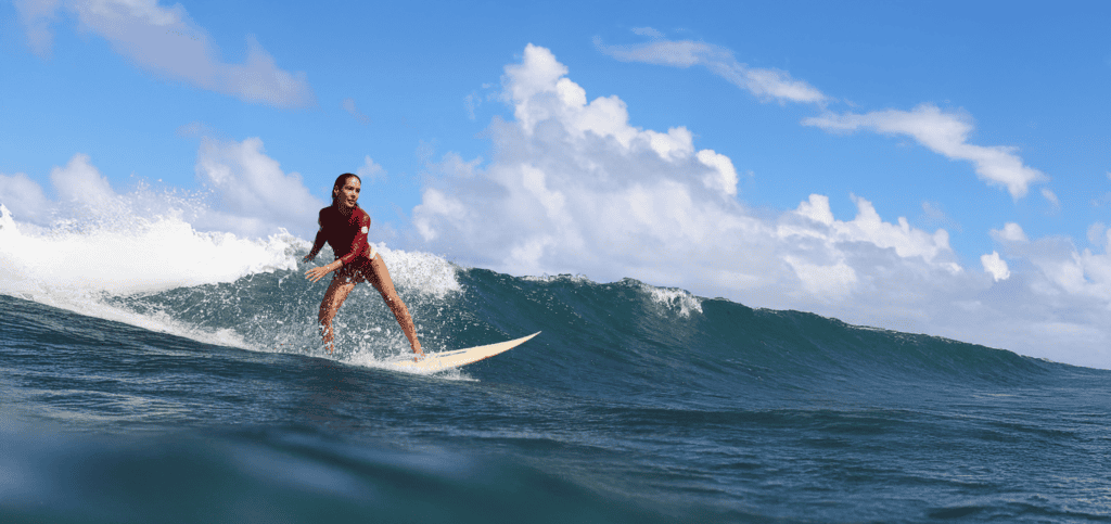 Surfeuse en Martinique