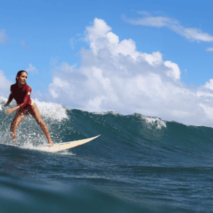 Surferin auf Martinique