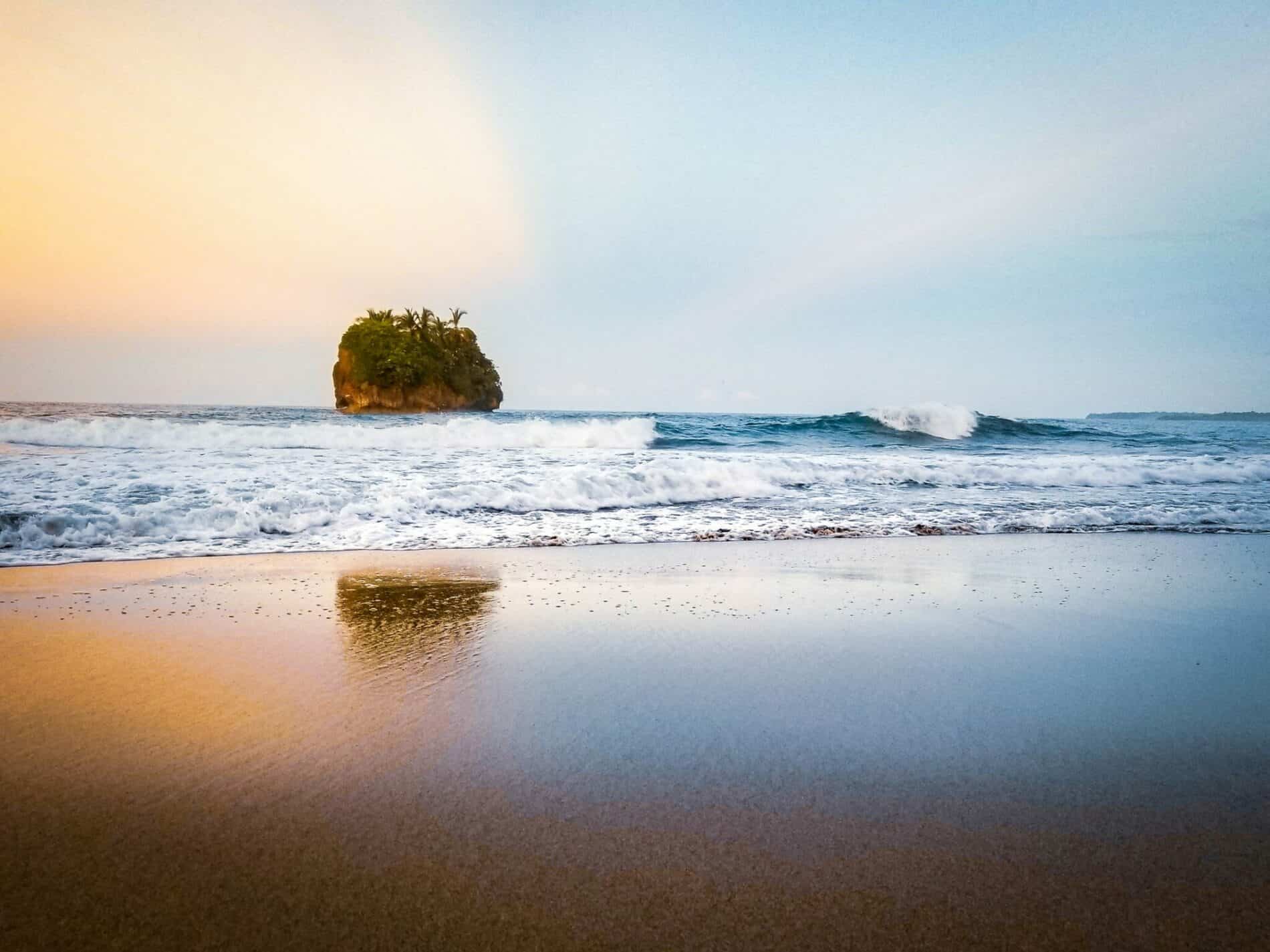 yannick-menard-Dmvnnt-nfkA-unsplash Surfspot buja roca in Costa Rica